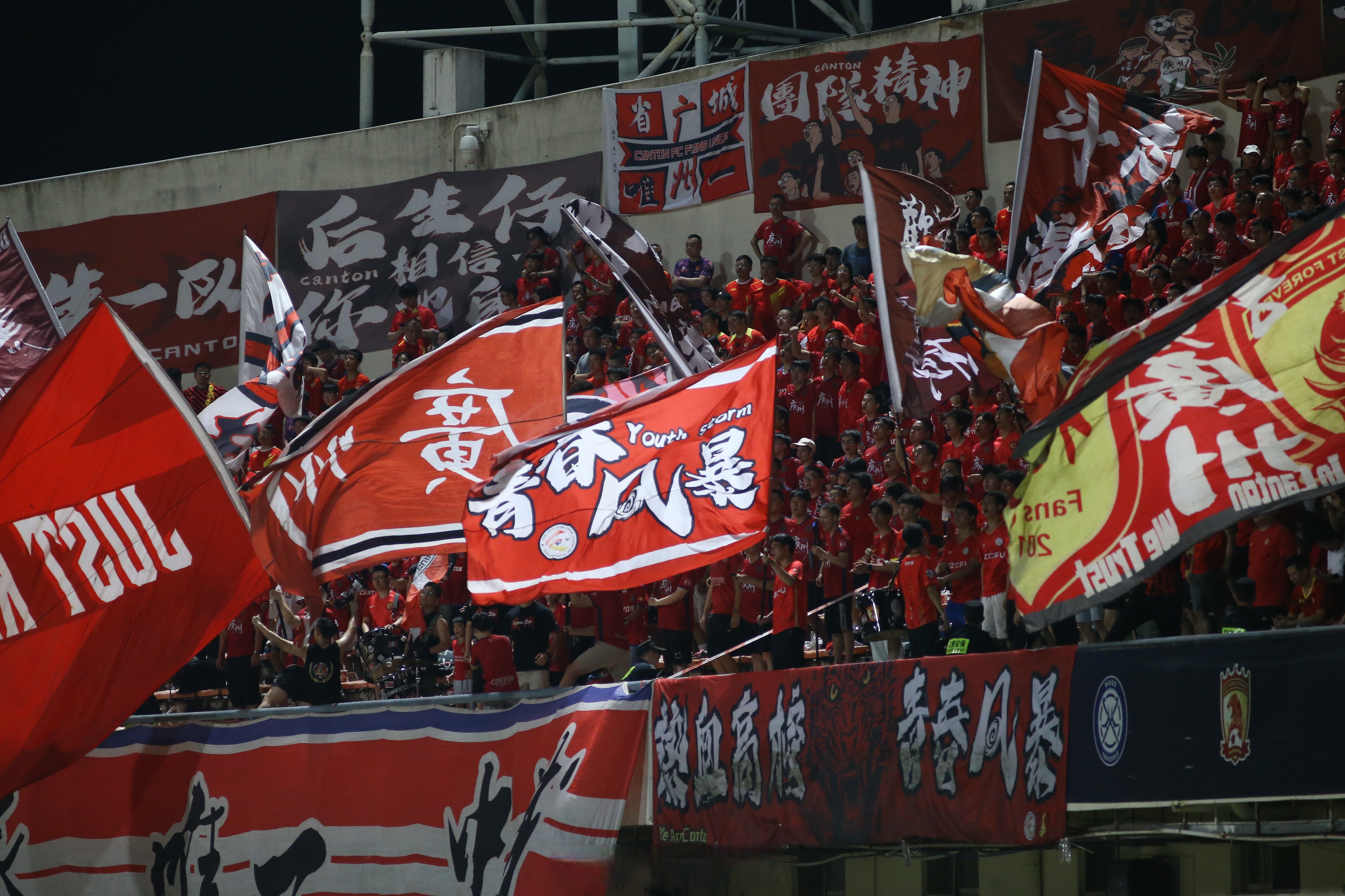 开云体育平台APP-激烈对抗场面壮观，双方力争争夺胜利的简单介绍