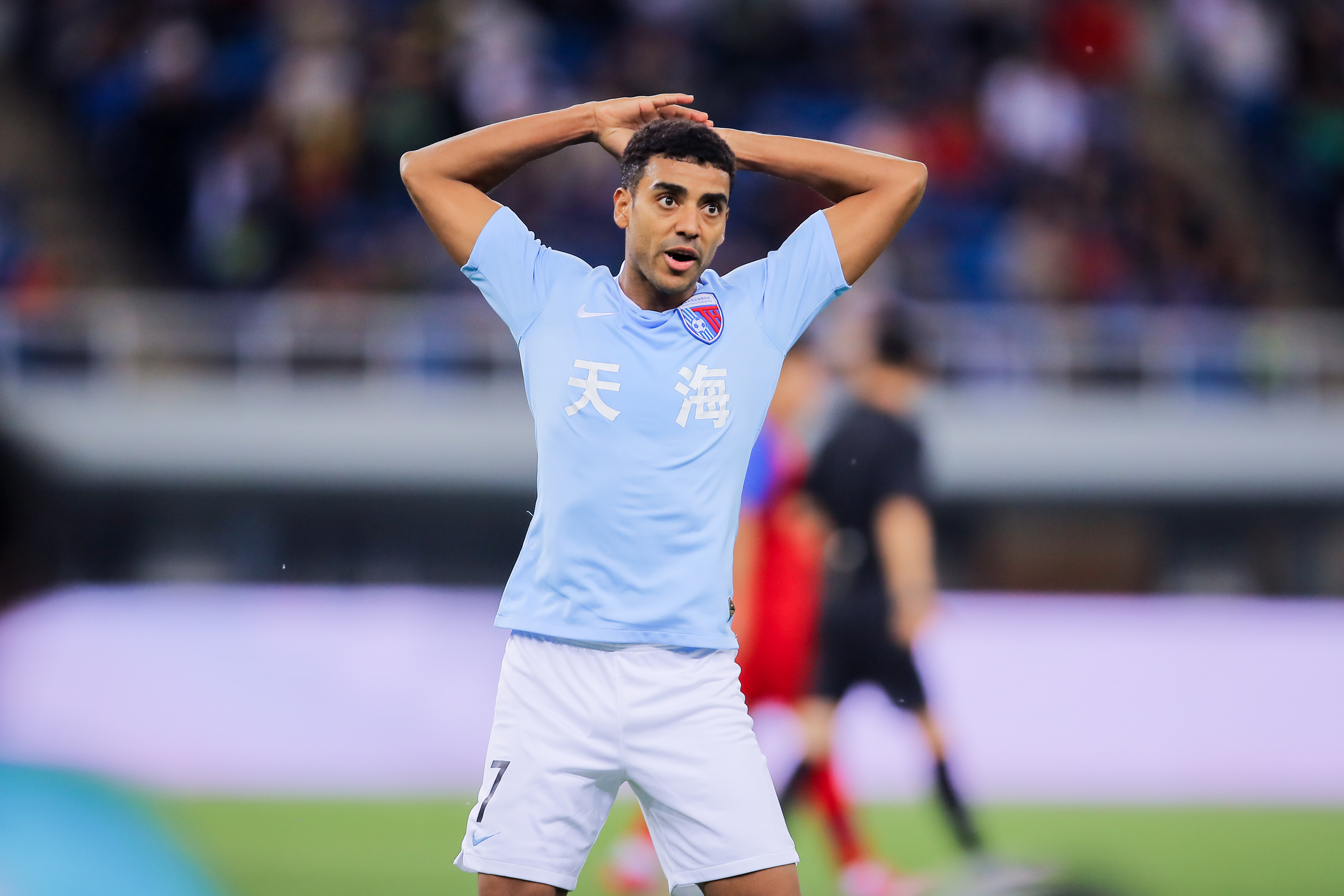 天津泰达主场战胜大连一方,五轮不败稳居中游 天津泰达主场战胜大连一方,五轮不败稳居中游