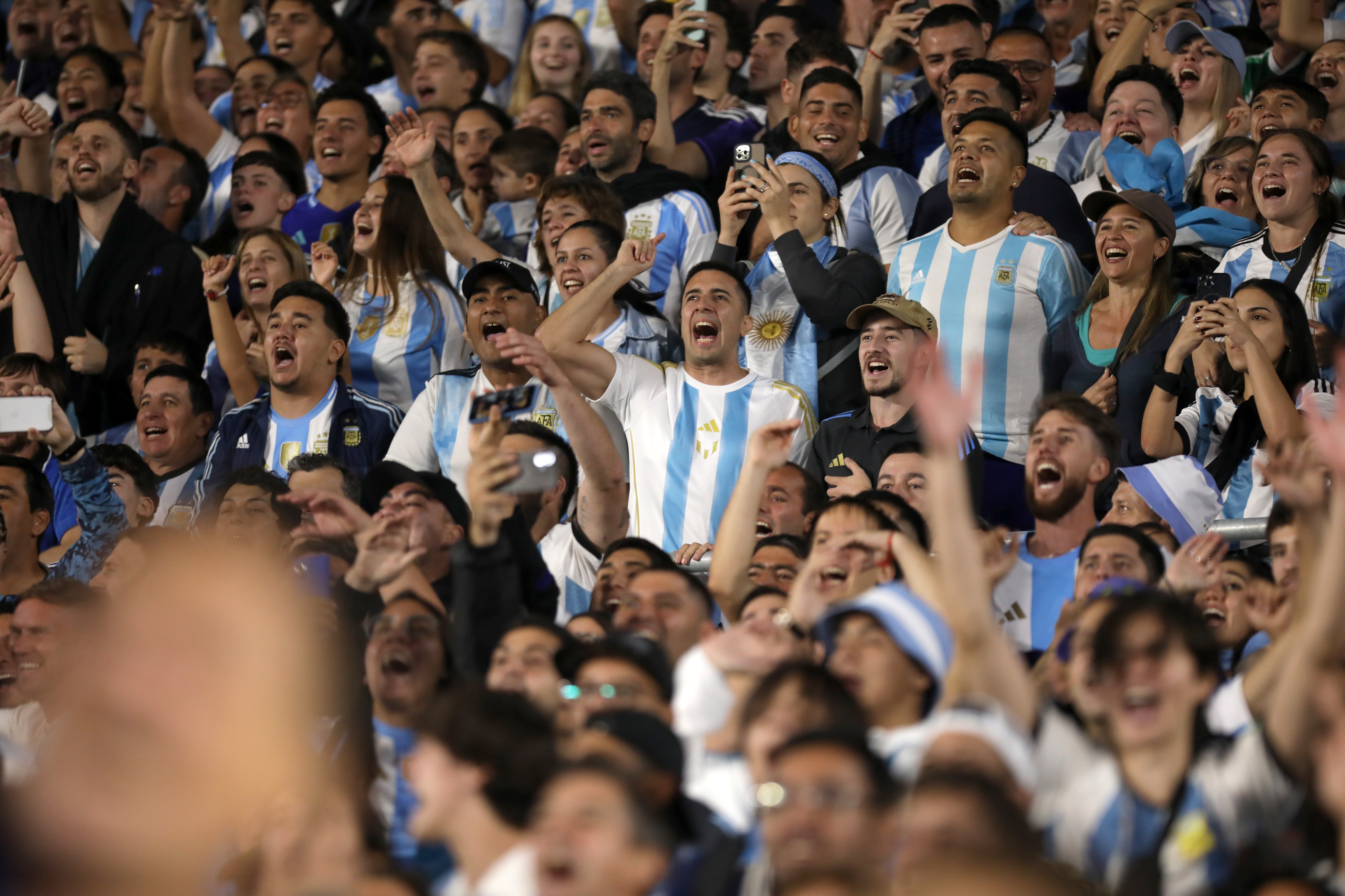 开云体育中国-阿根廷球队在海外赛事中表现出色