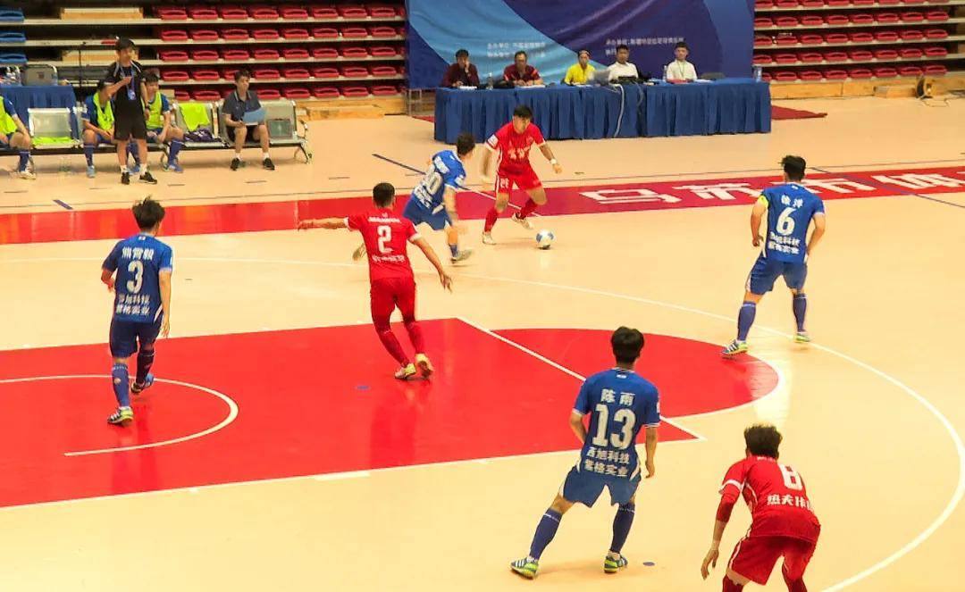 开云APP-国内足球赛场波澜壮阔，风云际会