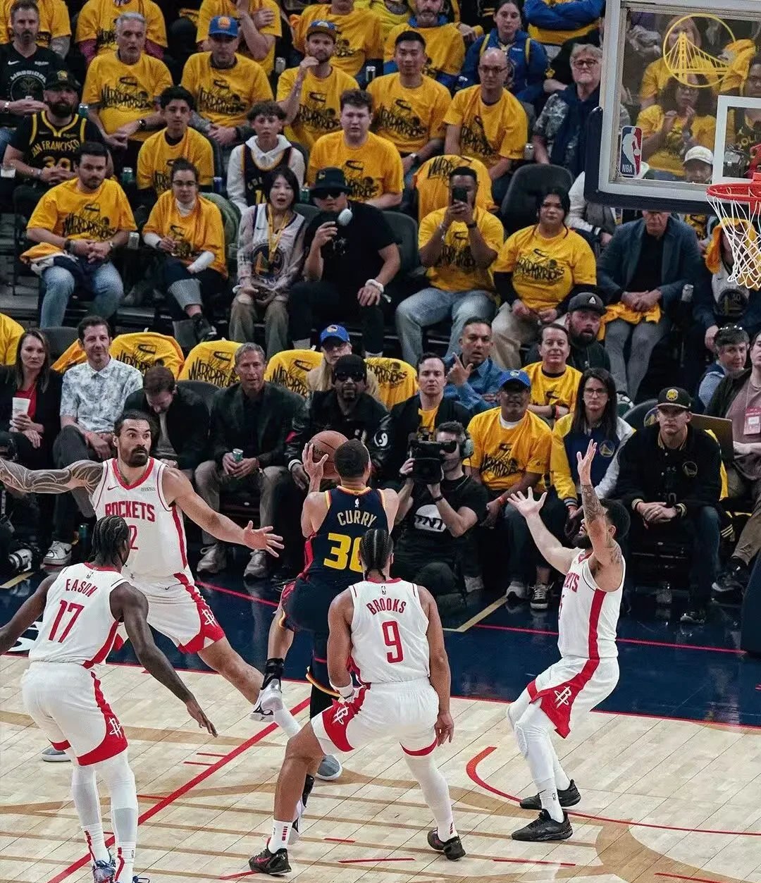 火箭主场大胜掘金,取得三连胜 火箭主场大胜掘金,取得三连胜