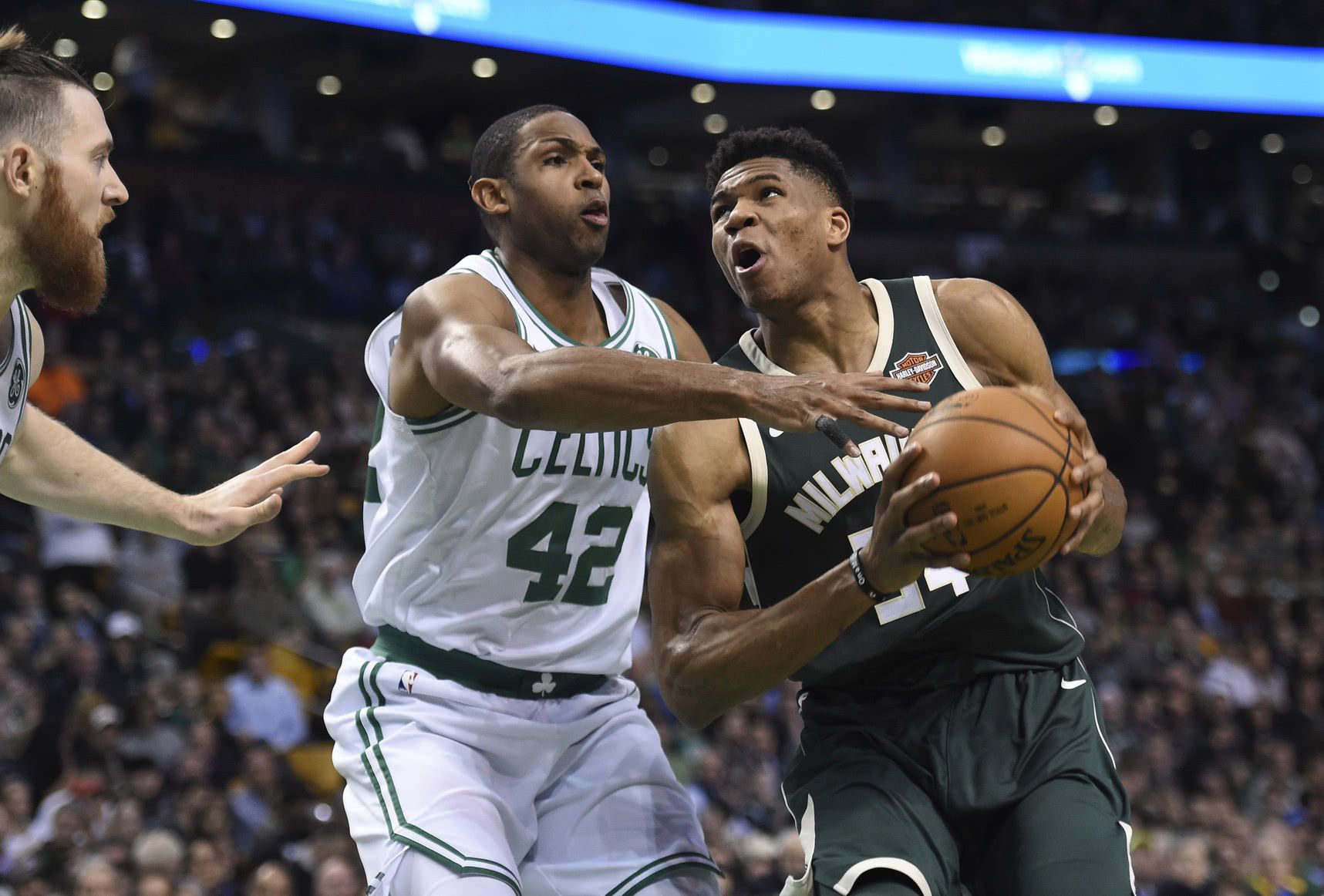 辽宁队完胜凯尔特人，字母哥关键制胜的简单介绍