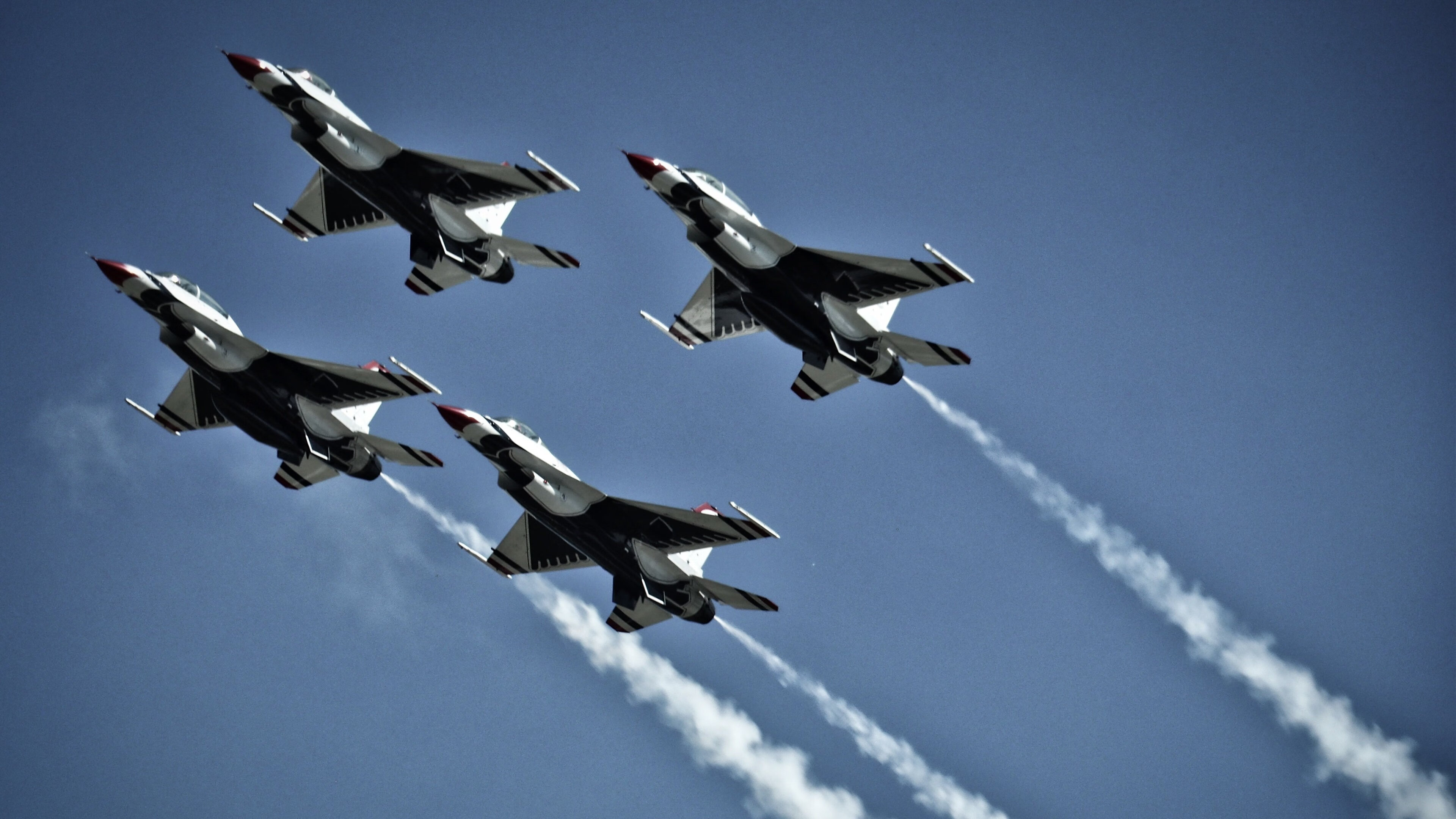 奥亚尔萨瓦尔关键节点连续得分,西班牙力克荷兰展现实力